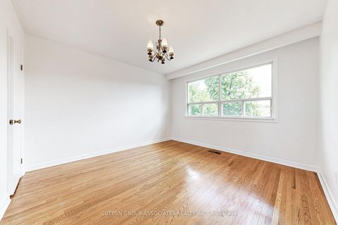 Photo 25 at 22 Woodenhill Court, Eglinton West, Toronto