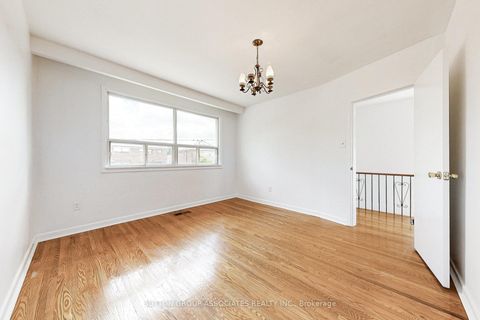 Photo 26 at 22 Woodenhill Court, Eglinton West, Toronto