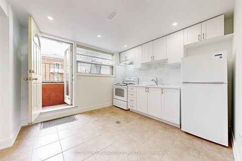 Photo 33 at 22 Woodenhill Court, Eglinton West, Toronto