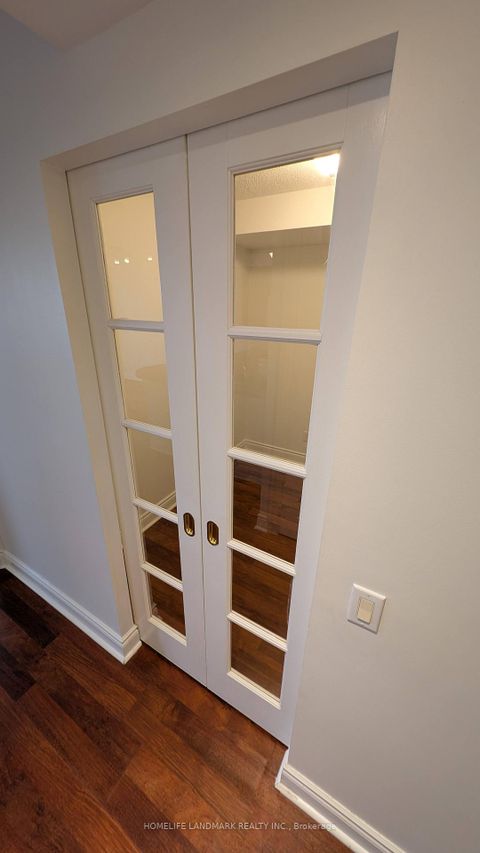 Photo 6 at 1006 - 10 Northtown Way, Willowdale East, Toronto