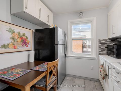 Photo 5 at 120 Redwater Drive, Kipling, Toronto