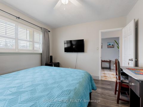 Photo 7 at 120 Redwater Drive, Kipling, Toronto