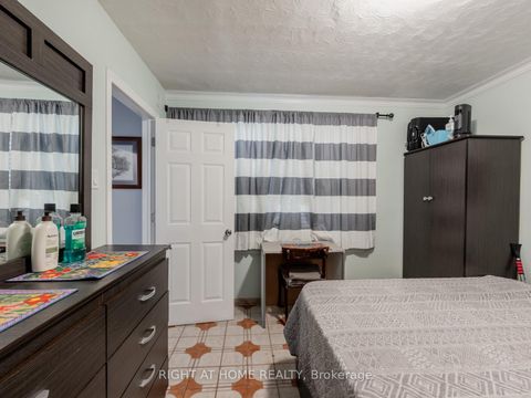 Photo 10 at 120 Redwater Drive, Kipling, Toronto