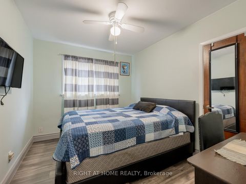 Photo 11 at 120 Redwater Drive, Kipling, Toronto