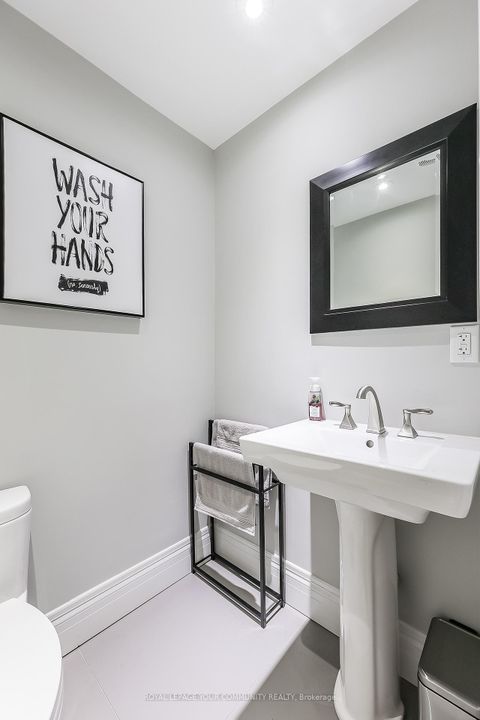 Photo 6 at 28 Bishopsbridge Crescent, Oak Ridges Lake Wilcox, Richmond Hill