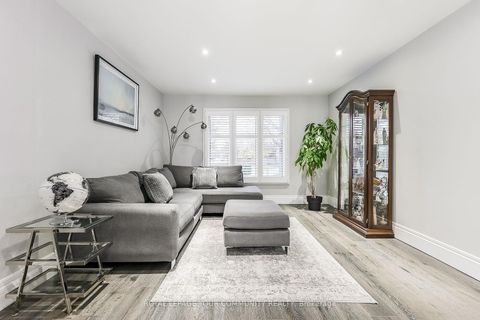 Photo 7 at 28 Bishopsbridge Crescent, Oak Ridges Lake Wilcox, Richmond Hill