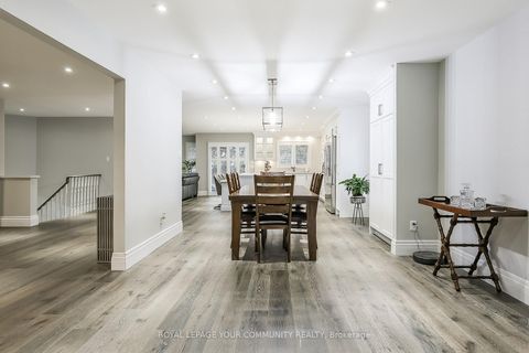 Photo 8 at 28 Bishopsbridge Crescent, Oak Ridges Lake Wilcox, Richmond Hill