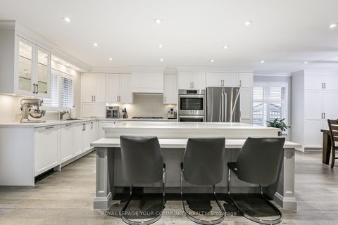 Photo 12 at 28 Bishopsbridge Crescent, Oak Ridges Lake Wilcox, Richmond Hill