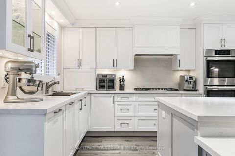 Photo 14 at 28 Bishopsbridge Crescent, Oak Ridges Lake Wilcox, Richmond Hill