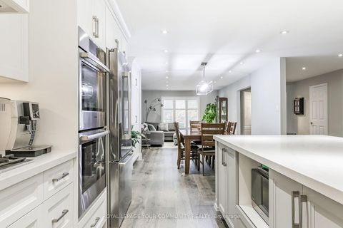 Photo 15 at 28 Bishopsbridge Crescent, Oak Ridges Lake Wilcox, Richmond Hill