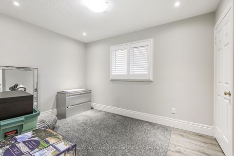 Photo 24 at 28 Bishopsbridge Crescent, Oak Ridges Lake Wilcox, Richmond Hill