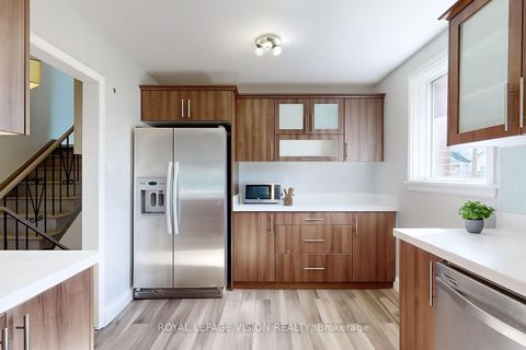 Photo 5 at 27 Westcroft Drive, West Hill, Toronto