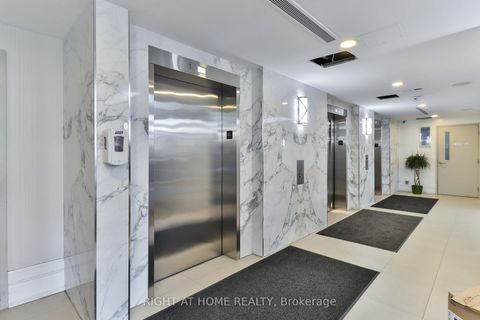 Photo 3 at 611 - 309 Major Mackenzie Drive E, Harding, Richmond Hill