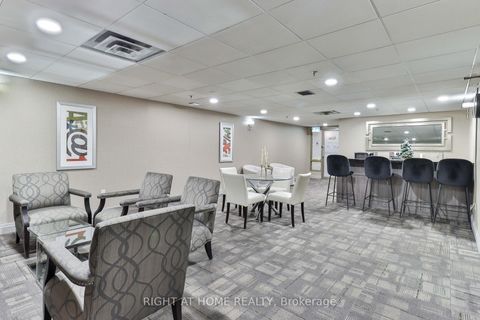 Photo 6 at 611 - 309 Major Mackenzie Drive E, Harding, Richmond Hill