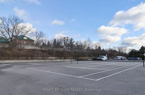 Photo 11 at 611 - 309 Major Mackenzie Drive E, Harding, Richmond Hill