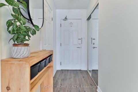 Photo 17 at 611 - 309 Major Mackenzie Drive E, Harding, Richmond Hill