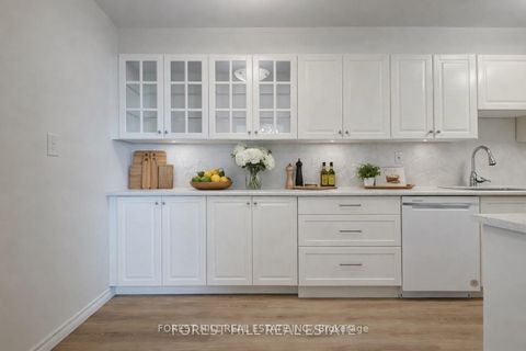 Photo 3 at 606 - 100 Canyon Avenue, Bathurst Manor, Toronto