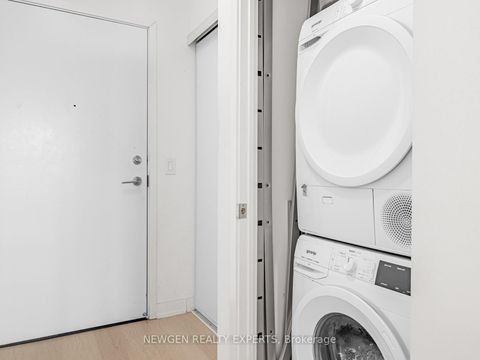 Photo 6 at 824 - 859 The Queensway, Queensway, Toronto