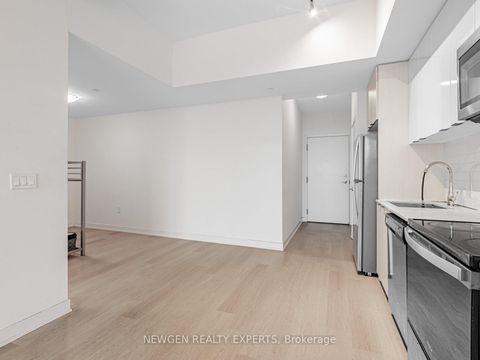 Photo 8 at 824 - 859 The Queensway, Queensway, Toronto