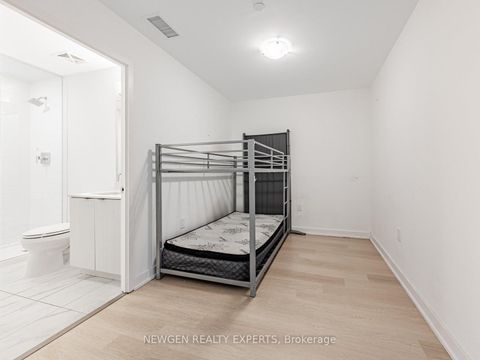 Photo 11 at 824 - 859 The Queensway, Queensway, Toronto