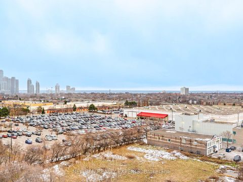 Photo 17 at 824 - 859 The Queensway, Queensway, Toronto