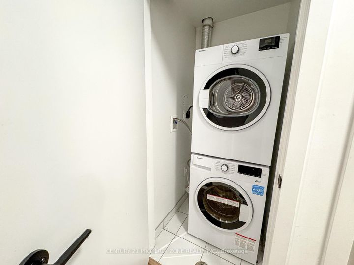 Photo 17 at 06 - 20 Lagerfeld Drive, Northwest Brampton, Brampton