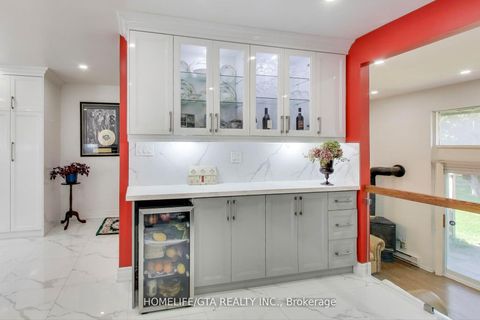 Photo 10 at 6 Windy Golfway, Flemingdon Park, Toronto