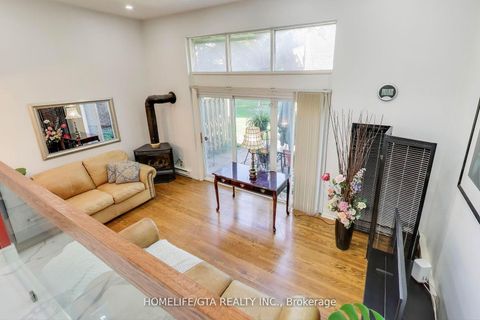 Photo 12 at 6 Windy Golfway, Flemingdon Park, Toronto