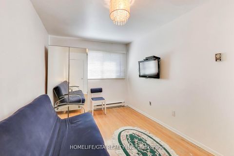 Photo 16 at 6 Windy Golfway, Flemingdon Park, Toronto