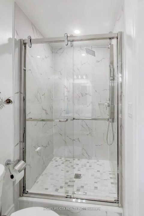 Photo 24 at 6 Windy Golfway, Flemingdon Park, Toronto