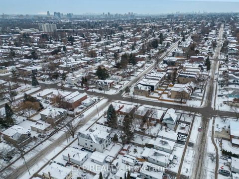 Photo 11 at 55 Donside Drive, Birchmount, Toronto