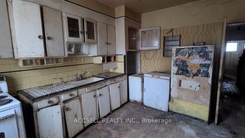 Photo 7 at 177 Greenwood Avenue, Coxwell, Toronto