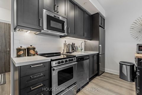 Photo 4 at 708 - 10 Gatineau Drive, Beverley Glen, Vaughan