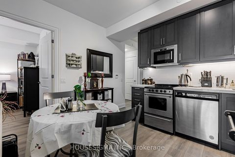 Photo 6 at 708 - 10 Gatineau Drive, Beverley Glen, Vaughan