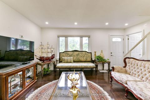 Photo 3 at 68 Devondale Avenue, Newtonbrook West, Toronto