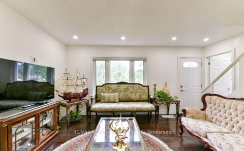 Photo 4 at 68 Devondale Avenue, Newtonbrook West, Toronto