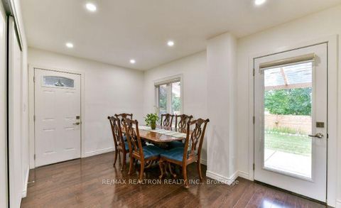 Photo 7 at 68 Devondale Avenue, Newtonbrook West, Toronto