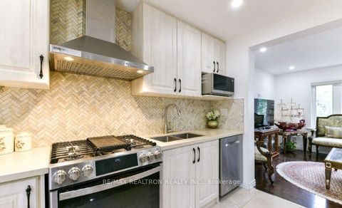 Photo 11 at 68 Devondale Avenue, Newtonbrook West, Toronto