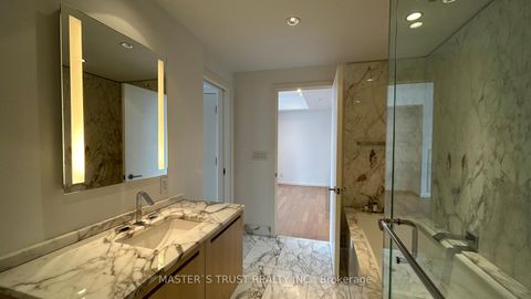 Photo 5 at 4104 - 180 university Avenue, Bay Street Corridor, Toronto