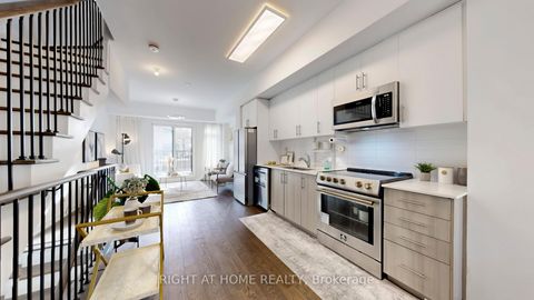 Photo 10 at 32 SPRUCE PINES Crescent, Victoria Village, Toronto