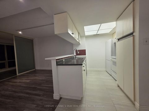 Photo 3 at 2513 - 1001 Bay Street, Bay Street Corridor, Toronto