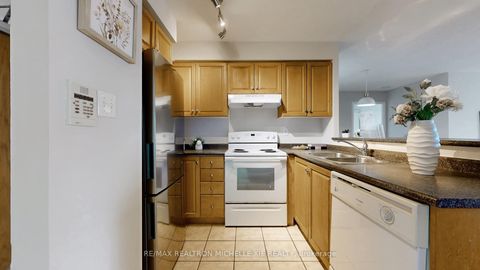 Photo 7 at 301 - 7 Lorraine Drive, Willowdale West, Toronto