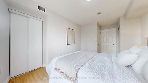 Photo 11 at 301 - 7 Lorraine Drive, Willowdale West, Toronto