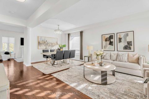 Photo 3 at 18 Pegasus Drive, Oak Ridges, Richmond Hill