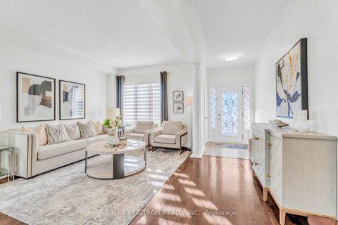 Photo 4 at 18 Pegasus Drive, Oak Ridges, Richmond Hill