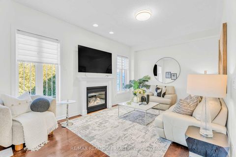 Photo 7 at 18 Pegasus Drive, Oak Ridges, Richmond Hill