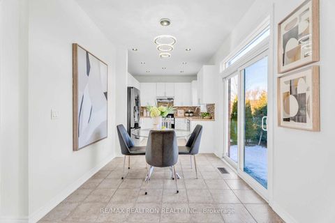 Photo 11 at 18 Pegasus Drive, Oak Ridges, Richmond Hill