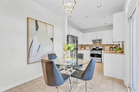 Photo 12 at 18 Pegasus Drive, Oak Ridges, Richmond Hill