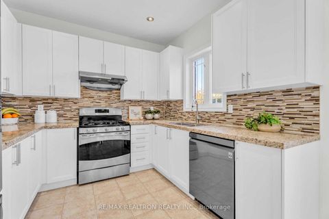 Photo 13 at 18 Pegasus Drive, Oak Ridges, Richmond Hill