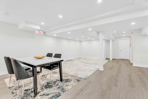 Photo 35 at 18 Pegasus Drive, Oak Ridges, Richmond Hill